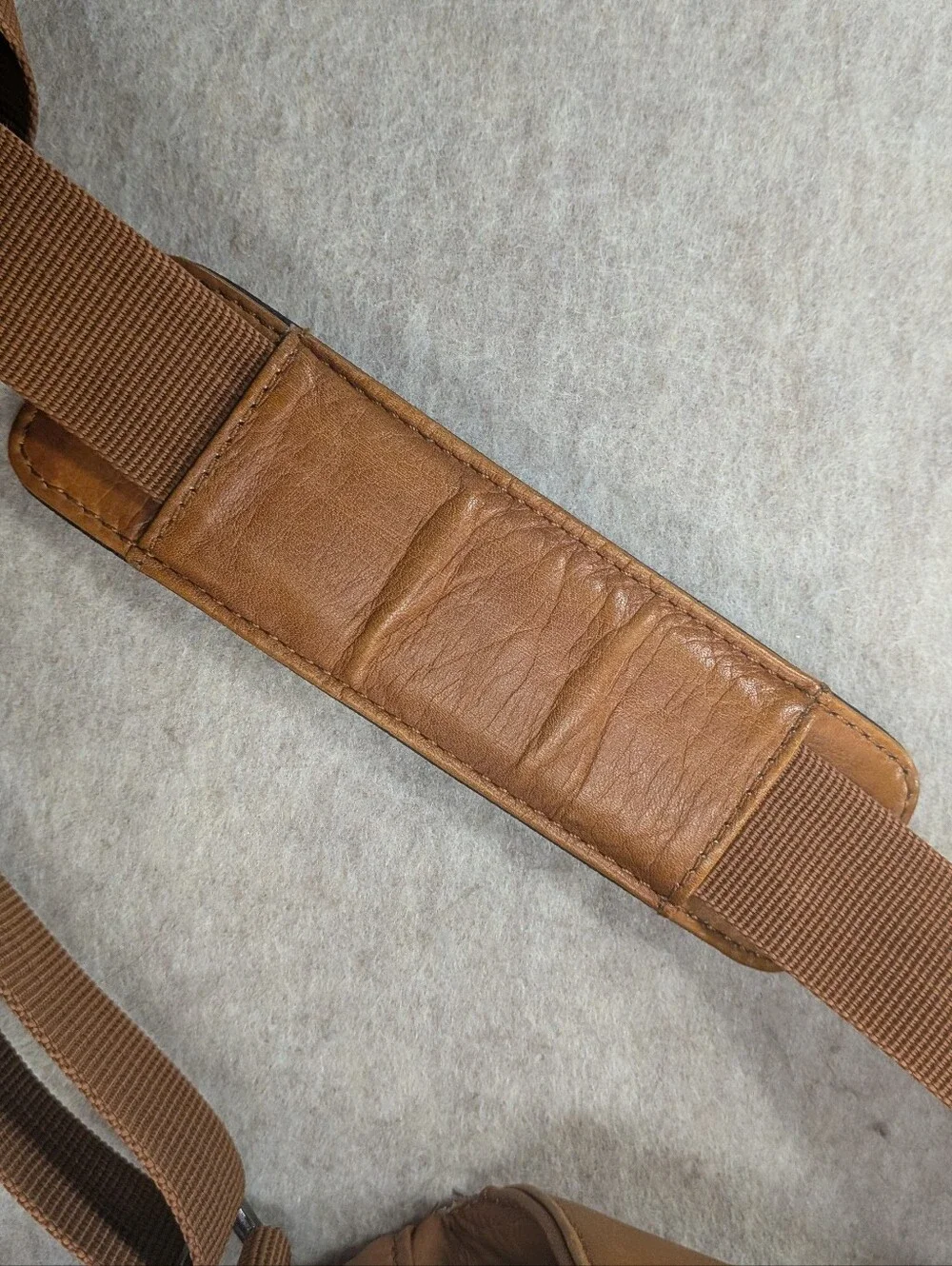 Kenneth Cole Leather Messenger Bag Briefcase Natural Tan Crossbody Work Laptop